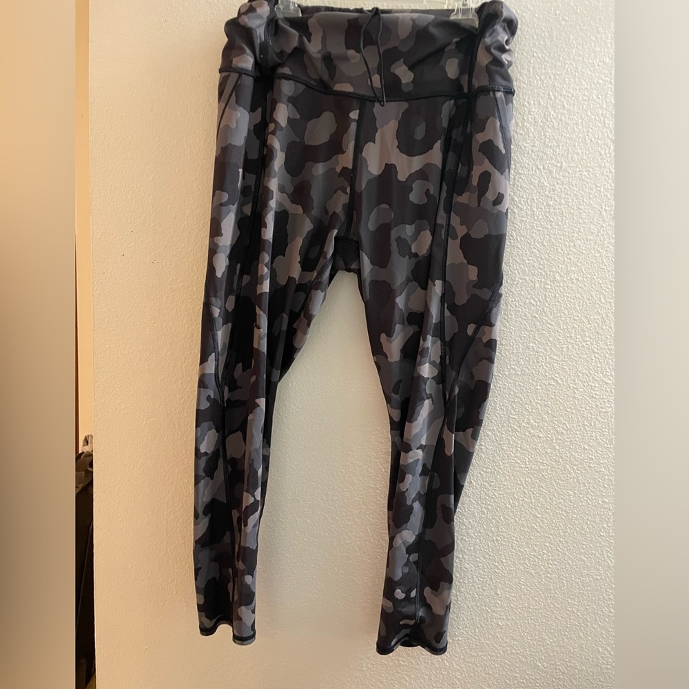 XL Camo Athleta Leggings